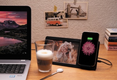 Logotrade Werbegeschenke das Foto: 5W Wireless Charger mit Fotorahmen