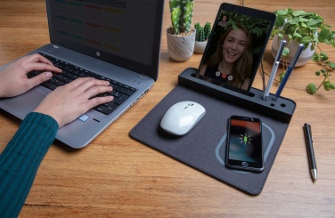 Logotrade werbemittel das Foto: Air Mousepad mit 5W Wireless Charger und USB