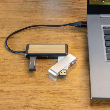 Logotrade Firmengeschenke das Foto: Link Dual Input USB Hub aus RCS rec. Kunststoff und Bambus