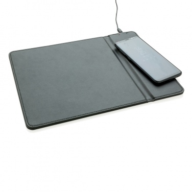 Logotrade werbemittel das Foto: Mousepad mit Wireless-5W-Charging Funktion