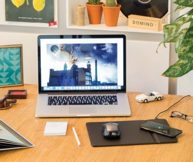 Logotrade Werbeartikel das Foto: Mousepad mit Wireless-5W-Charging Funktion