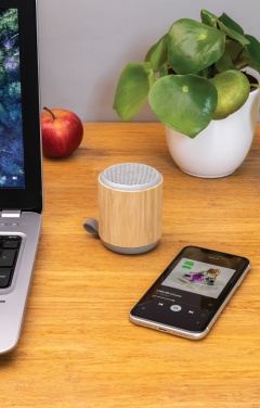 Logotrade Logogeschenke das Foto: Bambus und Stoff 3W Wireless Speaker