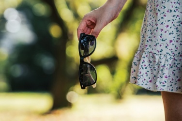 Logotrade werbemittel das Foto: Sonnenbrille aus Bambus und RCS recyceltem Kunststoff