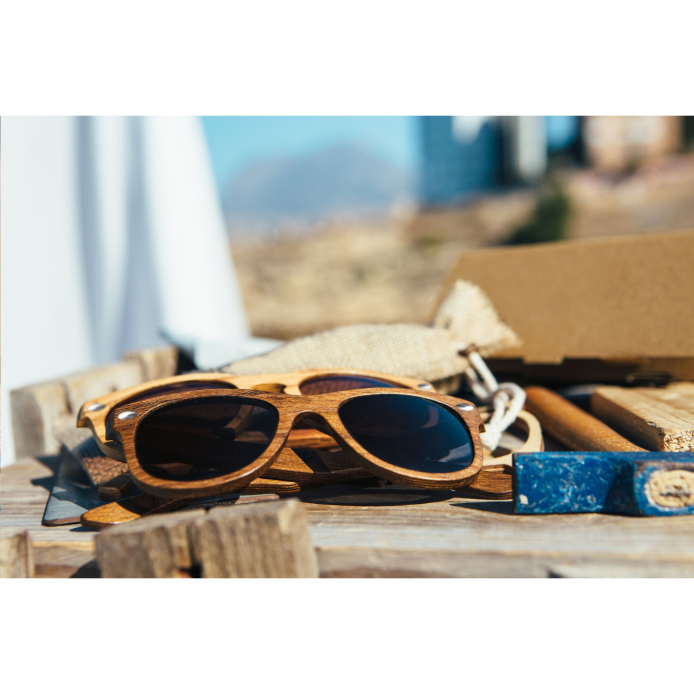 Logotrade werbemittel das Foto: LookingWood Sonnenbrille