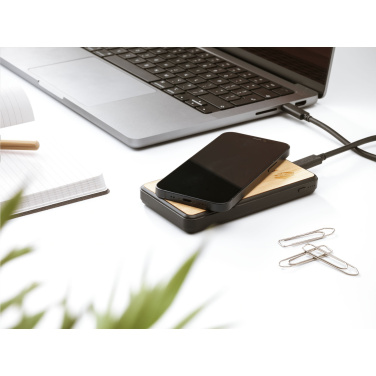 Logotrade Werbeartikel das Foto: Boru Bamboo RCS Powerbank aus recyceltem ABS, kabelloses Ladegerät