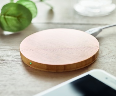 Logotrade promotional product image of: Wireless charger bamboo 10W RUNDO +