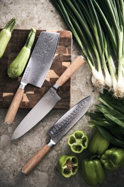 Logotrade firmakingituse foto: VINGA Hattasan Damascus Santoku nuga