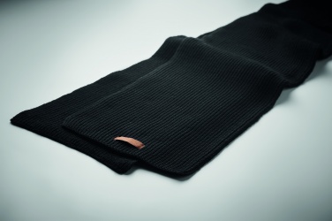 Logo trade firmakingitused foto: Talvekomplekt taaskasutatud materjalist, kindad, müts ja sall