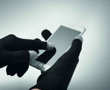 Logotrade meened pilt: Talvekomplekt taaskasutatud materjalist, kindad, müts ja sall