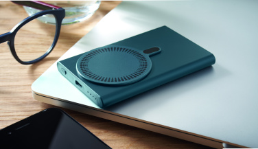 Logo trade reklaamkingituse pilt: PAWTT juhtmeta laadija akupank