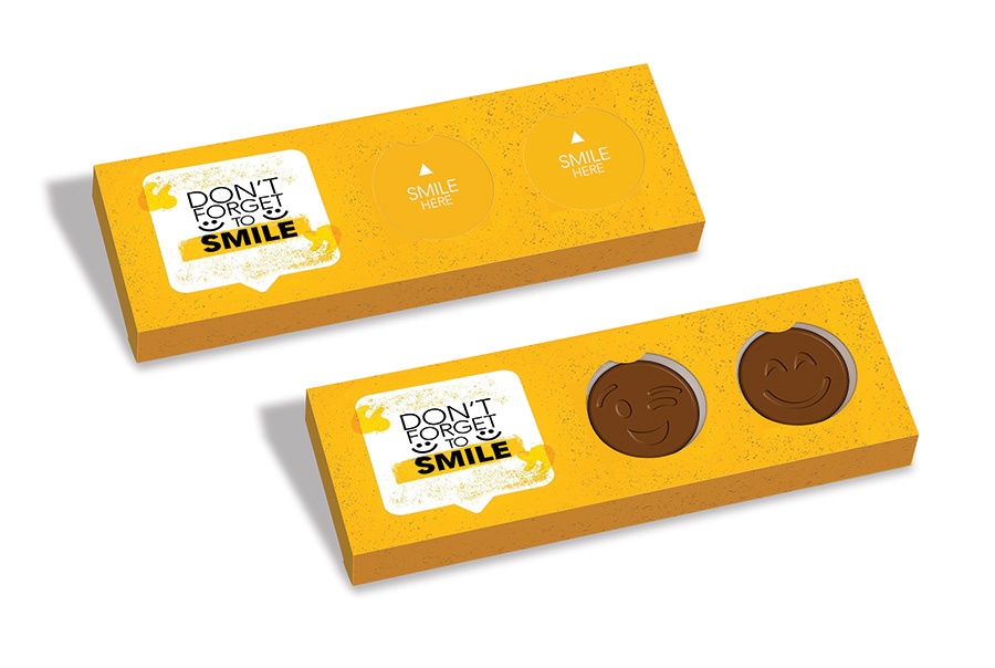 Logo trade mainoslahja ja liikelahja tuotekuva: Šokolaadist naerunäod pakendis