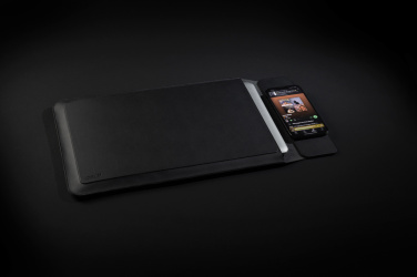 Logotrade reklaminės dovanos nuotrauka: „Swiss Peak“ 15 W magnetinio įkrovimo nešiojamojo kompiuterio dėklas 14–15,6 colio dydžio