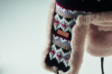 Logotrade ziemassvētku dāvanas foto: Adīta cepure ar ausu atlokiem