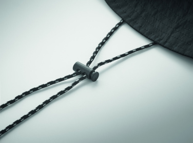 Logotrade biznesa dāvanas foto: Ūdensnecaurlaidīga makšķernieka cepure