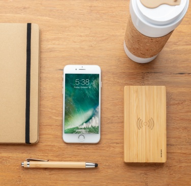 Logotrade kampanjprodukter bild: Bambu 4.000 mAh trådlös 5W powerbank