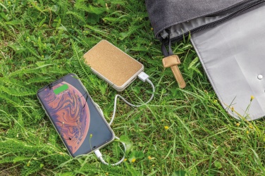 Logotrade kampanjprodukter bild: Kork och vete 5.000 mAh fickpowerbank