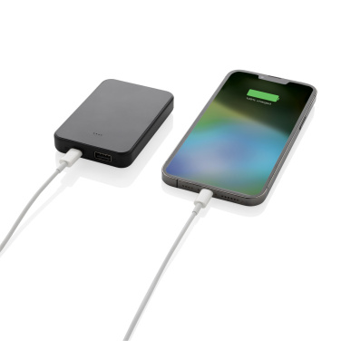 Logotrade profilprodukter bild: Boostcore RCS powerbank i återvunnen plast 5.000mAh med USB