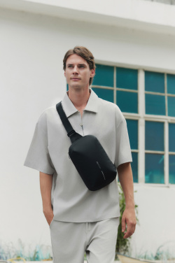 Logotrade presentreklam bild: Urban Vattenresistent Expanderbar Cross Body