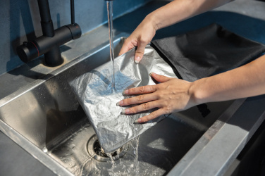 Logotrade presentreklam bild: Snackstrap AWARE™ RPET vikbar lunchväska 30x20CM