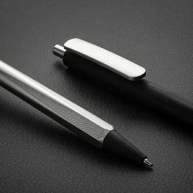 Logotrade reklamprodukter bild: EDGE RCS Exclusive tresidig penna